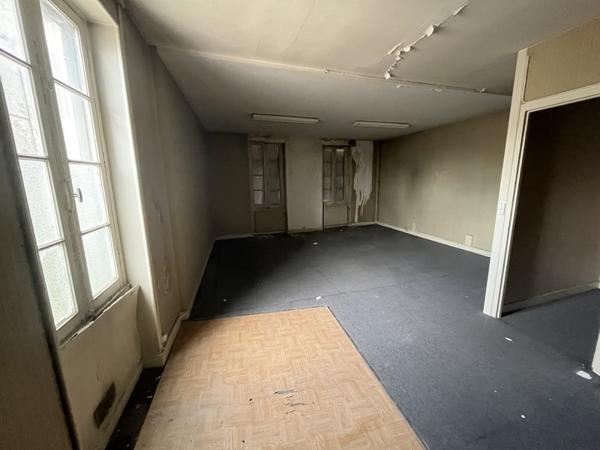 Immeuble à vendre 202 920 € Barbezieux-Saint-Hilaire 266 m² DPE D