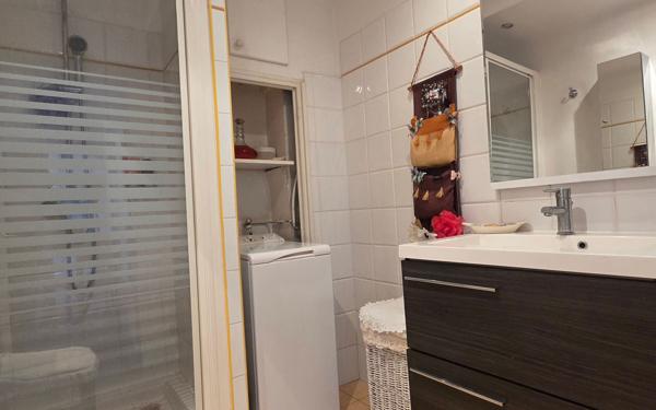 Appartement à vendre    2 pièces • 53,13 m2 Marseille 6
