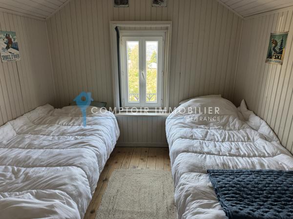 Maison
                                                                                                                                                                                                                                                                                                                        7 pièce(s)                                                                                                                                                                                                          5 chambre(s)                                                                                                                                                                                                          117  m²