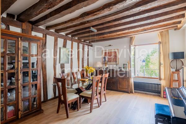 Triplex du XVIIe rénové – Centre historique de Marly-le-Roi – 156 m² – 4 suites – Cour plein sud