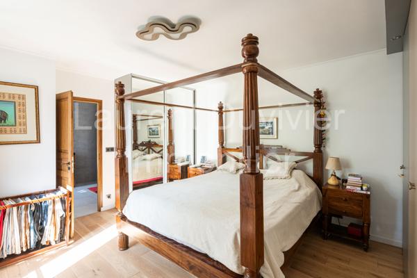 Triplex du XVIIe rénové – Centre historique de Marly-le-Roi – 156 m² – 4 suites – Cour plein sud