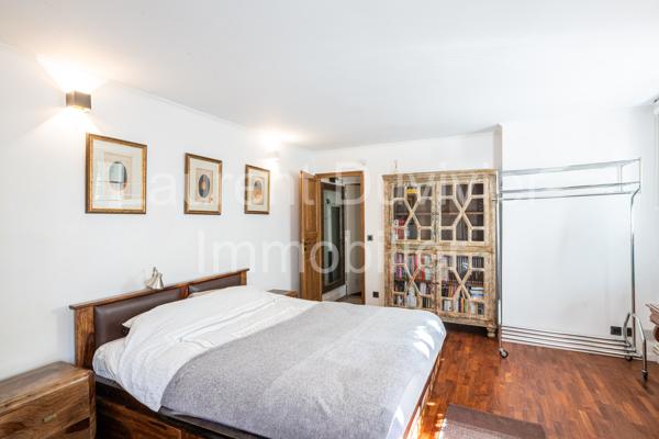 Triplex du XVIIe rénové – Centre historique de Marly-le-Roi – 156 m² – 4 suites – Cour plein sud