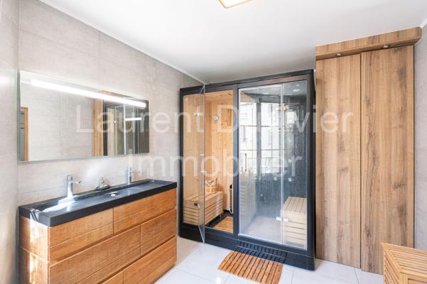 Triplex du XVIIe rénové – Centre historique de Marly-le-Roi – 156 m² – 4 suites – Cour plein sud