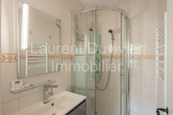 Triplex du XVIIe rénové – Centre historique de Marly-le-Roi – 156 m² – 4 suites – Cour plein sud