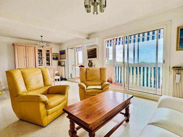 BANDOL - À PIED DU PORT, DU CENTRE ET DES PLAGES