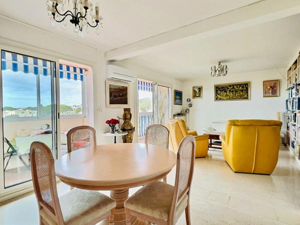 BANDOL - À PIED DU PORT, DU CENTRE ET DES PLAGES