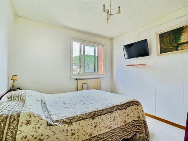 BANDOL - À PIED DU PORT, DU CENTRE ET DES PLAGES