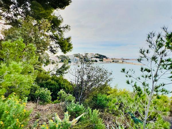 BANDOL - À PIED DU PORT, DU CENTRE ET DES PLAGES