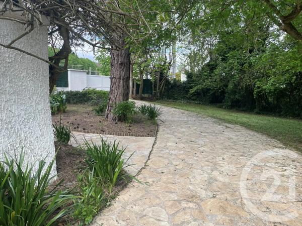 Maison à vendre  7 pièces - 231 m 2   MONTGERON  - 91