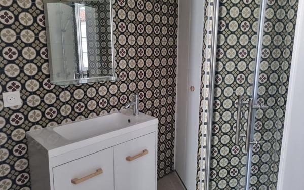 Immeuble à vendre    7 pièces •  Arles