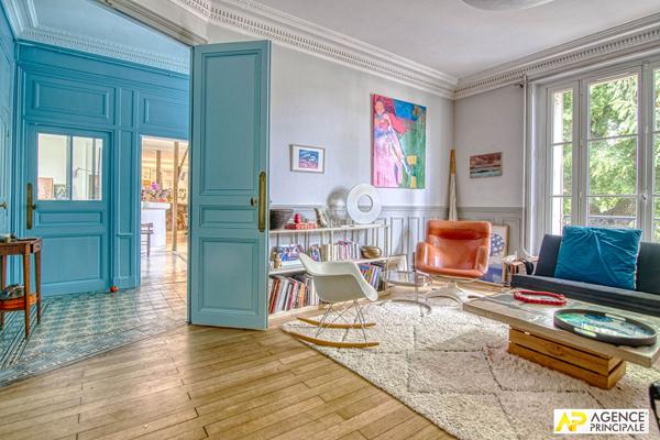 Versailles Chantiers / St Louis Maison10 pièces 264 m² habitables avec jardin de 230 m² 1 880 000 € **  - Référence  28376