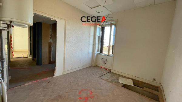 Bâtisse à rénover 130 m2, cours, garage - Bâtisse ...