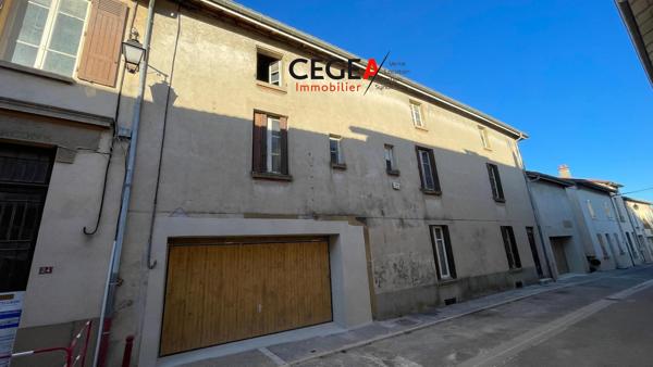 Bâtisse à rénover 130 m2, cours, garage - Bâtisse ...