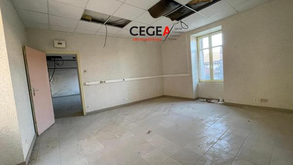 Bâtisse à rénover 130 m2, cours, garage - Bâtisse ...