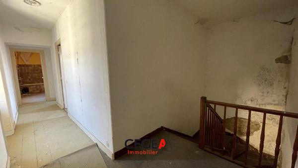 Bâtisse à rénover 130 m2, cours, garage - Bâtisse ...