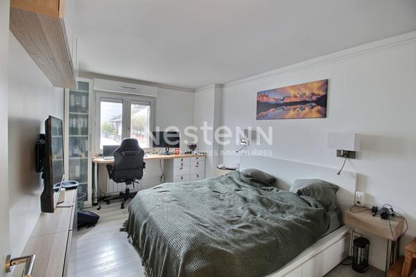 PRE ST GERVAIS - Appartement 4/5 pièces avec balcon filant en dernier étage , cave et box