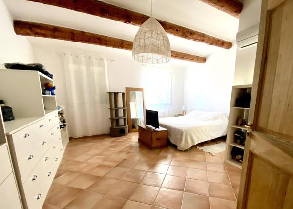 BELLE PROPRIÉTÉ PROVENÇALE AVEC PISCINE ET VERGER  AU CALME