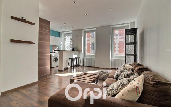 Appartement à vendre    2 pièces • 44 m2 Marseille 8