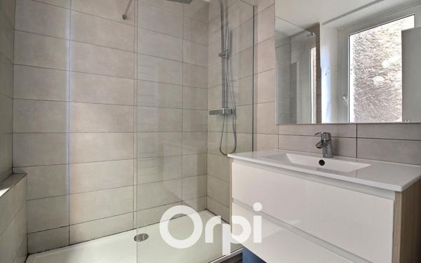 Appartement à vendre    2 pièces • 44 m2 Marseille 8