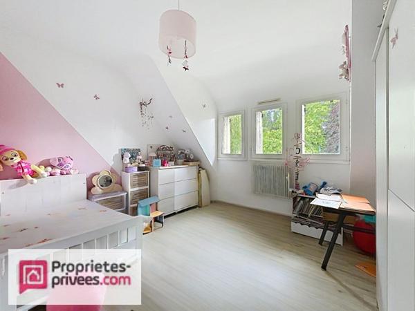 Maison familiale entre ville & campagne au bord d'un ruisseau protégé , à 5 minutes de Lisieux