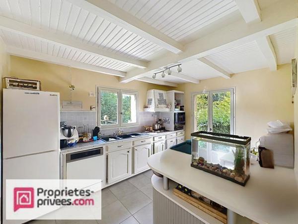 Maison familiale entre ville & campagne au bord d'un ruisseau protégé , à 5 minutes de Lisieux