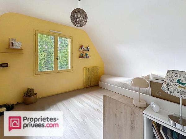 Maison familiale entre ville & campagne au bord d'un ruisseau protégé , à 5 minutes de Lisieux