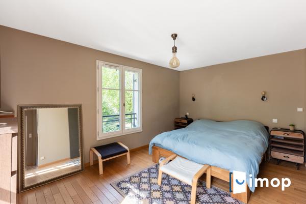 POLANGIS-Maison contemporaine familiale et jardin