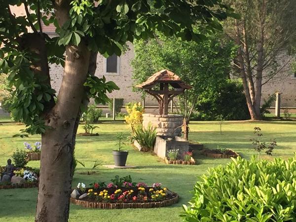 Propriété de charme du 19ème avec dépendances sur terrain clos de 2943 m²