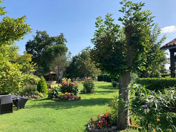 Propriété de charme du 19ème avec dépendances sur terrain clos de 2943 m²