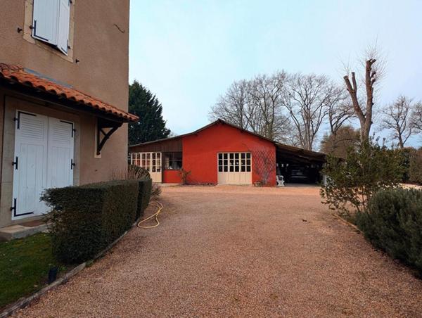 Propriété de charme du 19ème avec dépendances sur terrain clos de 2943 m²
