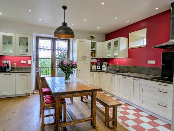 Propriété de charme du 19ème avec dépendances sur terrain clos de 2943 m²