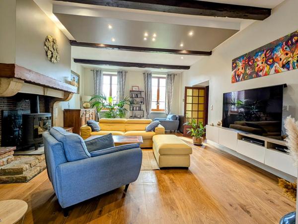 Propriété de charme du 19ème avec dépendances sur terrain clos de 2943 m²