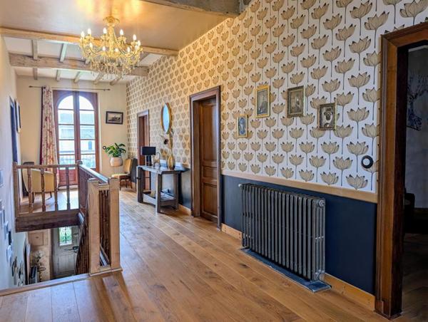 Propriété de charme du 19ème avec dépendances sur terrain clos de 2943 m²