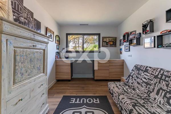 Maison type arcachonnaise de 160 m² avec T2 indépendant, jacuzzi et triple garage