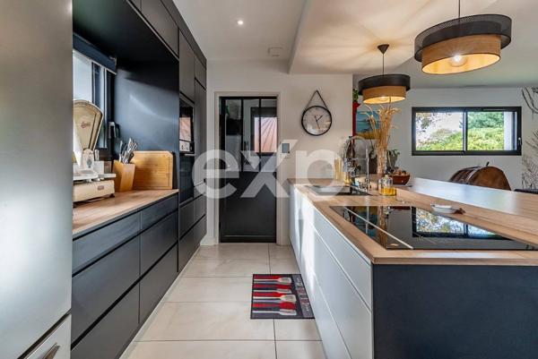 Maison type arcachonnaise de 160 m² avec T2 indépendant, jacuzzi et triple garage