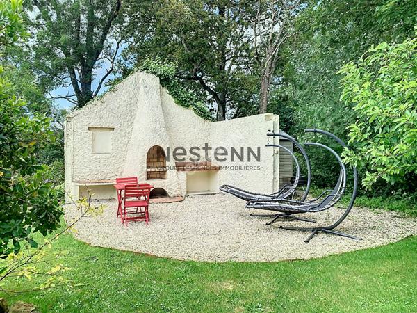 Charmante propriete en pierre dans un cadre paisible avec de superbes volumes