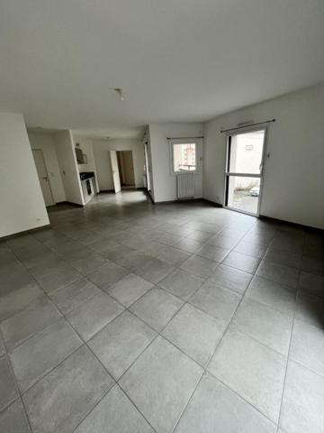 Appartement * 3 Pièces * 78 M² * 44000 Nantes * 900 * 41 * 941,  
Nantes 44000