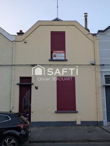 MAISON 2 CHAMBRES AVEC GARAGE ET PETITE COUR