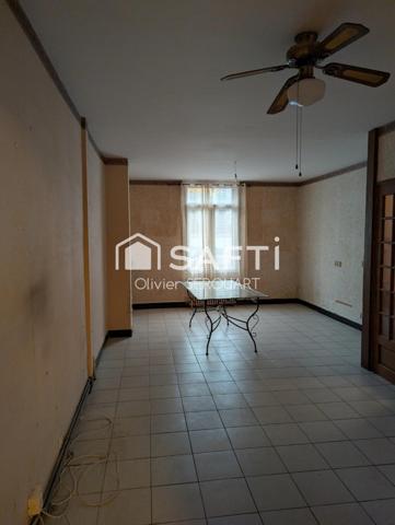 MAISON 2 CHAMBRES AVEC GARAGE ET PETITE COUR