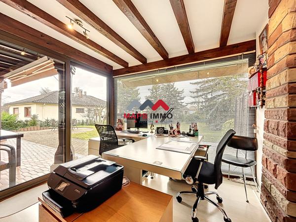 Maison
                                                                                                                                                                                                                                                                                                                        7 pièce(s)                                                                                                                                                                                                          4 chambre(s)                                                                                                                                                                                                          205  m²