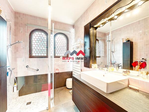 Maison
                                                                                                                                                                                                                                                                                                                        7 pièce(s)                                                                                                                                                                                                          4 chambre(s)                                                                                                                                                                                                          205  m²