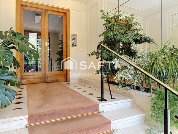 AUTEUIL - IMMEUBLE DE STANDING - BEAU POTENTIEL
