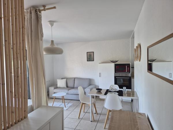 Studio
                                                                                                                                                                                                                                                                                                                        1 pièce(s)                                                                                                                                                                                                                                                                                                                              31.28  m²