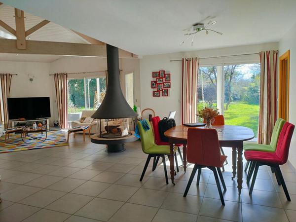 MAISON "ÉCONOME " - 240 m² - 8 PIECES - GARAGE DOUBLE - TERRAIN 3574 m²