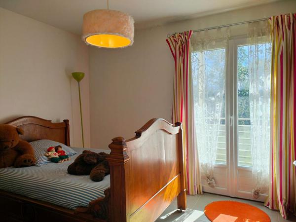 MAISON "ÉCONOME " - 240 m² - 8 PIECES - GARAGE DOUBLE - TERRAIN 3574 m²