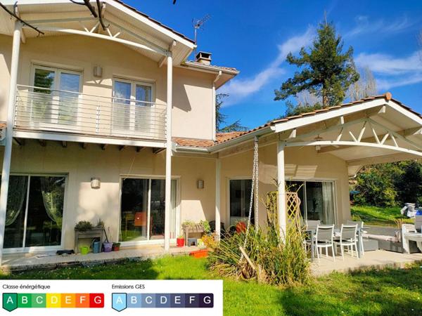 MAISON "ÉCONOME " - 240 m² - 8 PIECES - GARAGE DOUBLE - TERRAIN 3574 m²