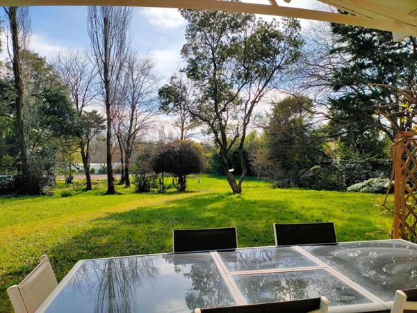 MAISON "ÉCONOME " - 240 m² - 8 PIECES - GARAGE DOUBLE - TERRAIN 3574 m²