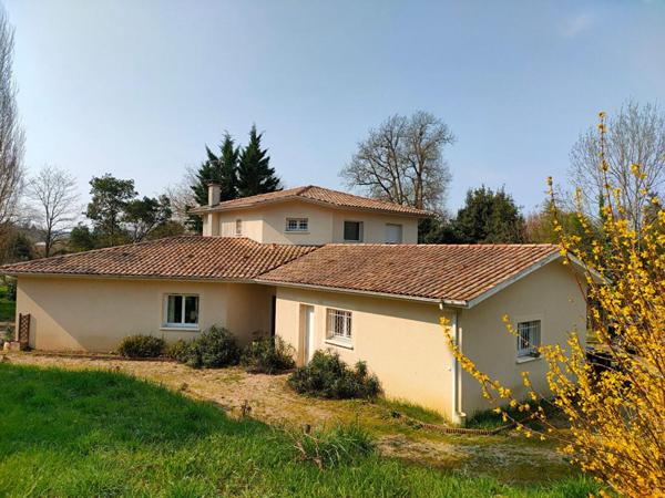 MAISON "ÉCONOME " - 240 m² - 8 PIECES - GARAGE DOUBLE - TERRAIN 3574 m²
