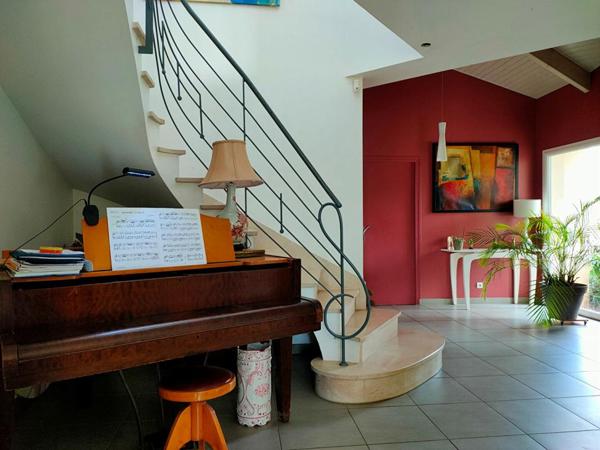 MAISON "ÉCONOME " - 240 m² - 8 PIECES - GARAGE DOUBLE - TERRAIN 3574 m²