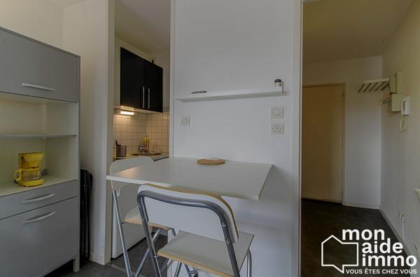 Studio et son parking